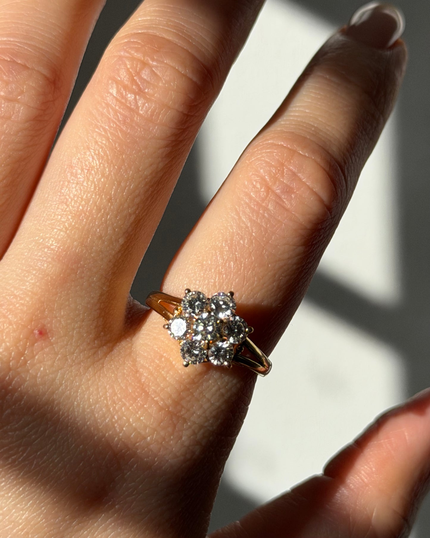 Vintage 18k Gold Diamond Flower Cluster Ring