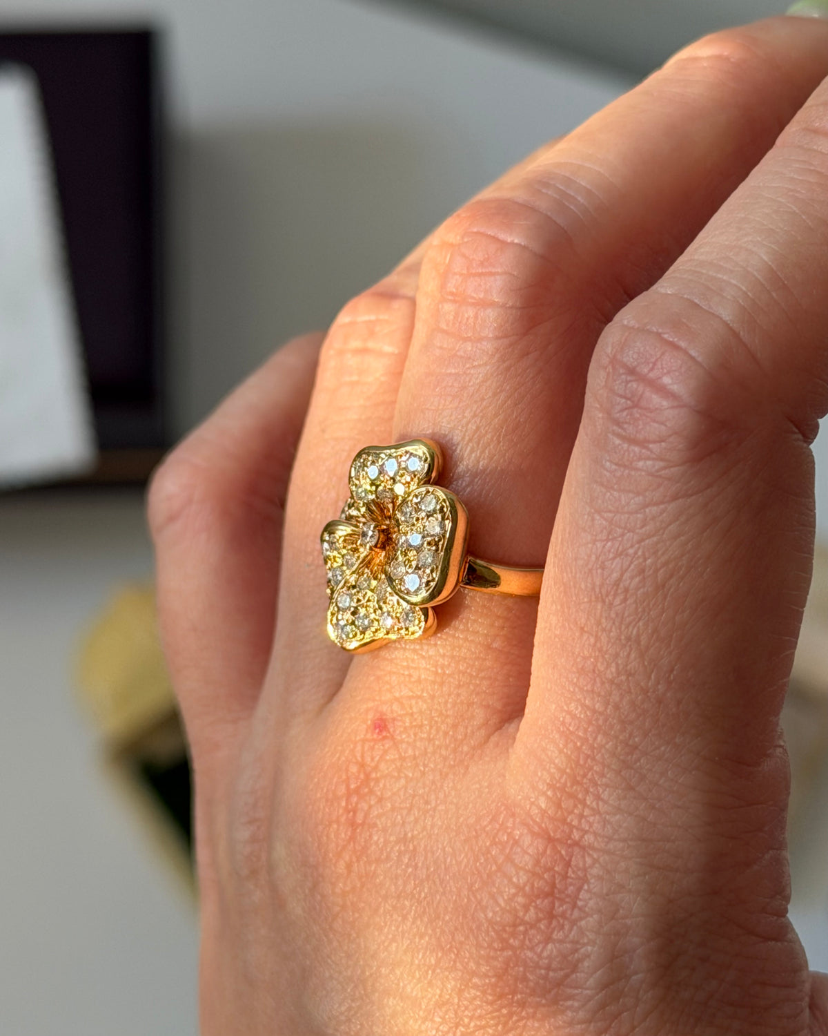 Vintage 18k Gold Diamond Pave Flower Petals Ring
