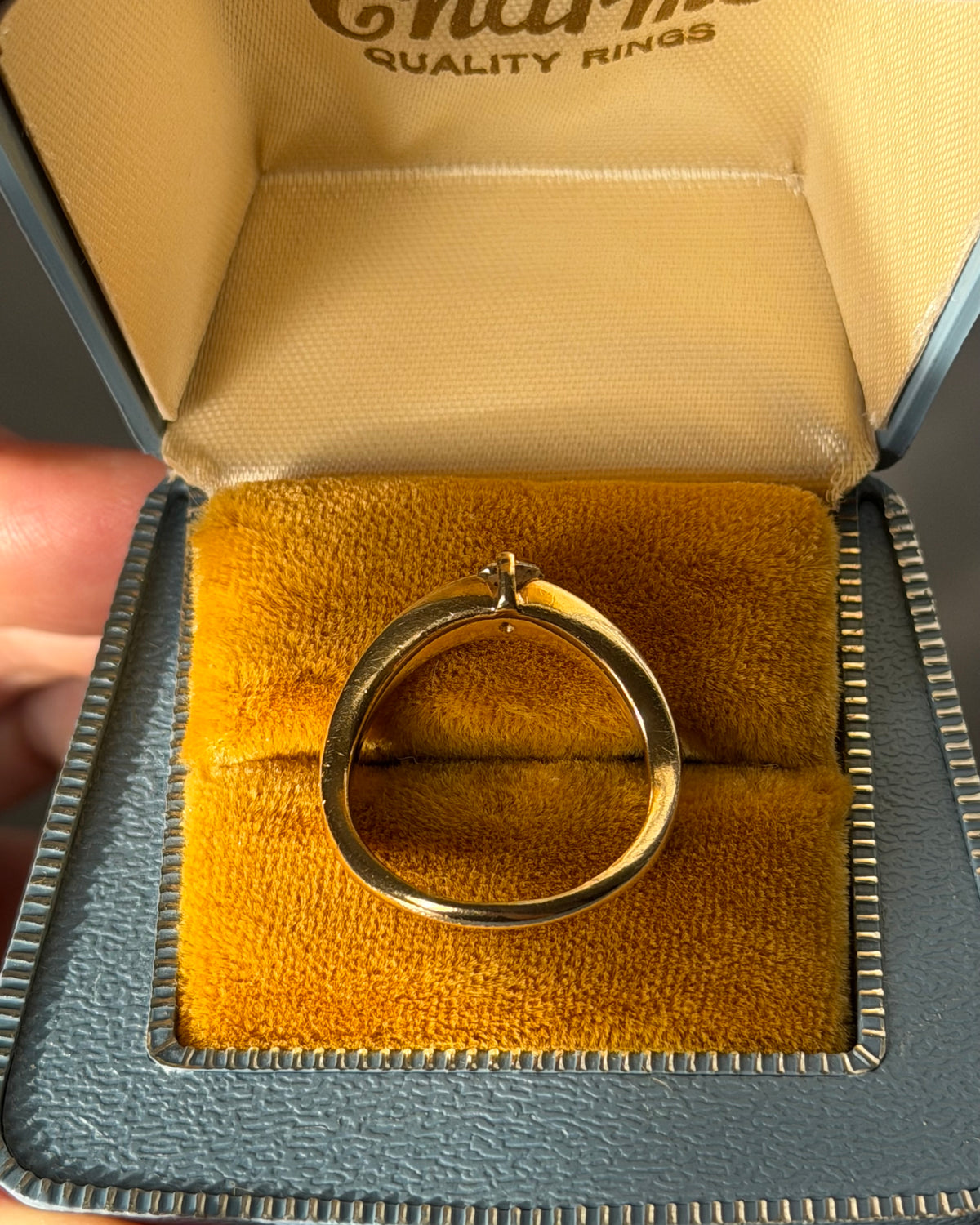 Vintage 18k Gold Light Yellow Diamond Curvy Chevron Ring