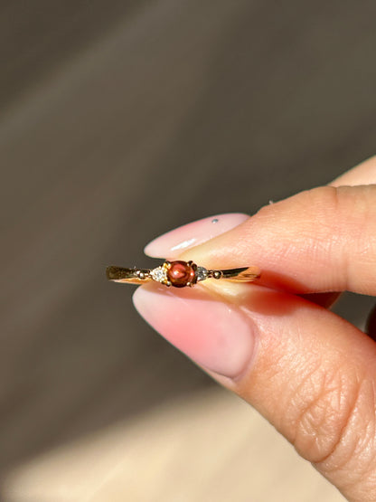 Vintage 18k Yellow Gold Orange Garnet Dainty Ring: US Size 6.25