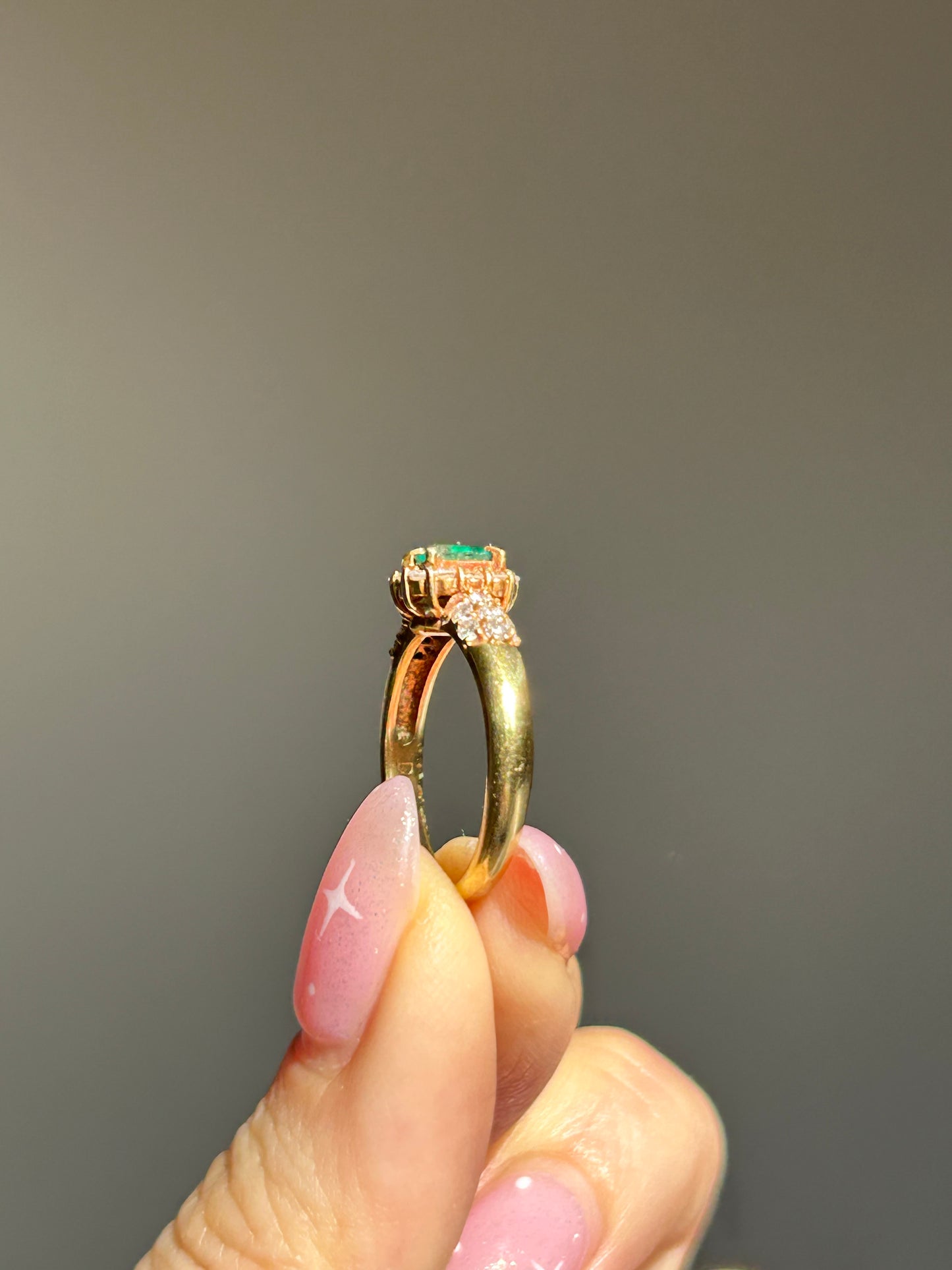 Vintage 18k Gold Emerald Diamond Halo Engagement Anniversary May Birthday Ring