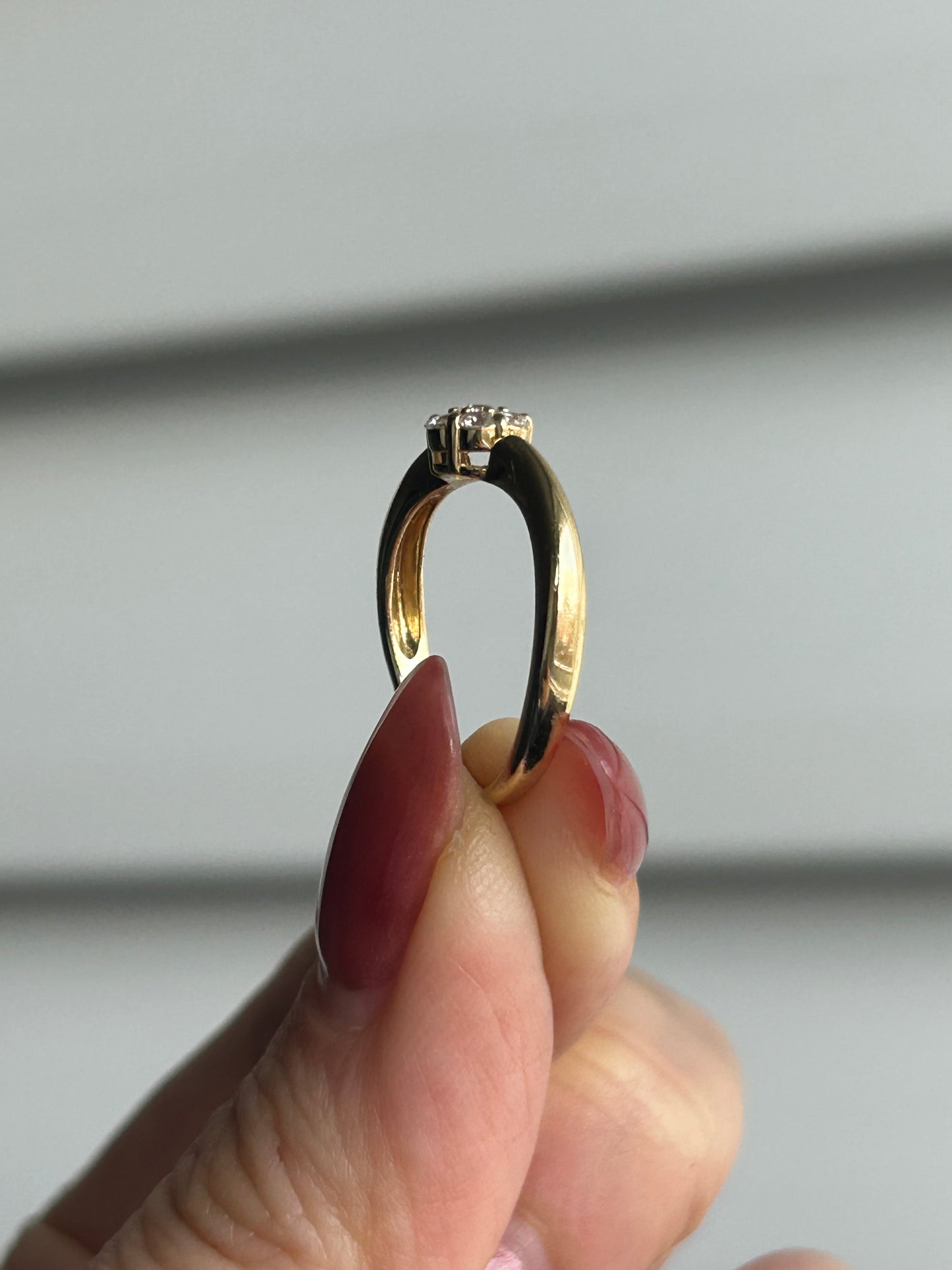 Vintage 18k Gold Diamond Daisy Ring