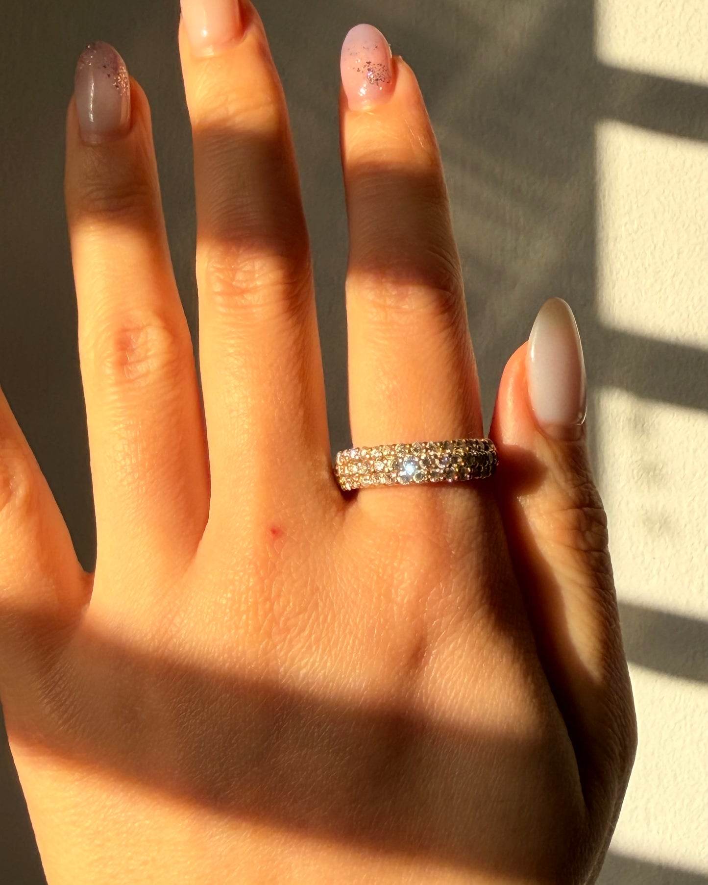 Vintage 18k Gold Diamond Pave Donut Ring