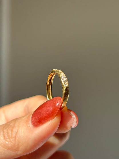 Vintage 18k Gold Diamond Scalloped Pattern Stacking Ring