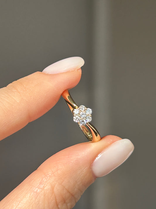 Vintage 18k Gold Diamond Flower Daisy Ring