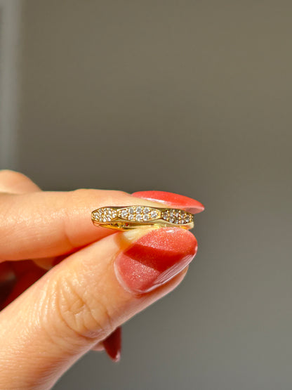 Vintage 18k Gold Diamond Scalloped Pattern Stacking Ring