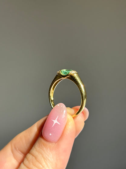 Vintage 18k Gold Sea Foam Green Tourmaline Half Bezel EW Set Ring