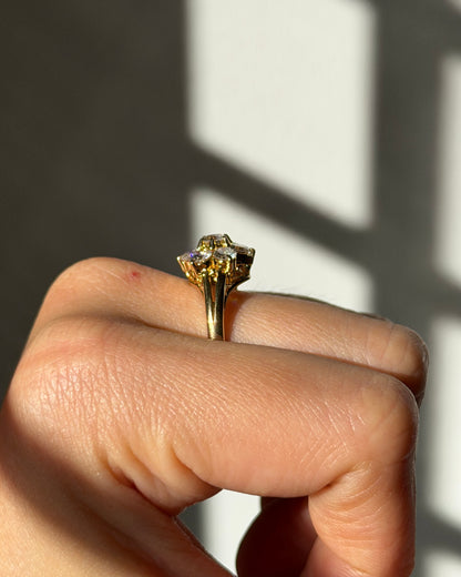 Vintage 18k Gold Diamond Flower Cluster Ring