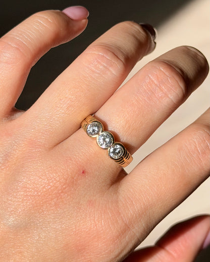 Vintage 18k Gold 1.0 CTW Bezel Set Three-Stone Diamond Ring - Ribbed Shoulder Details