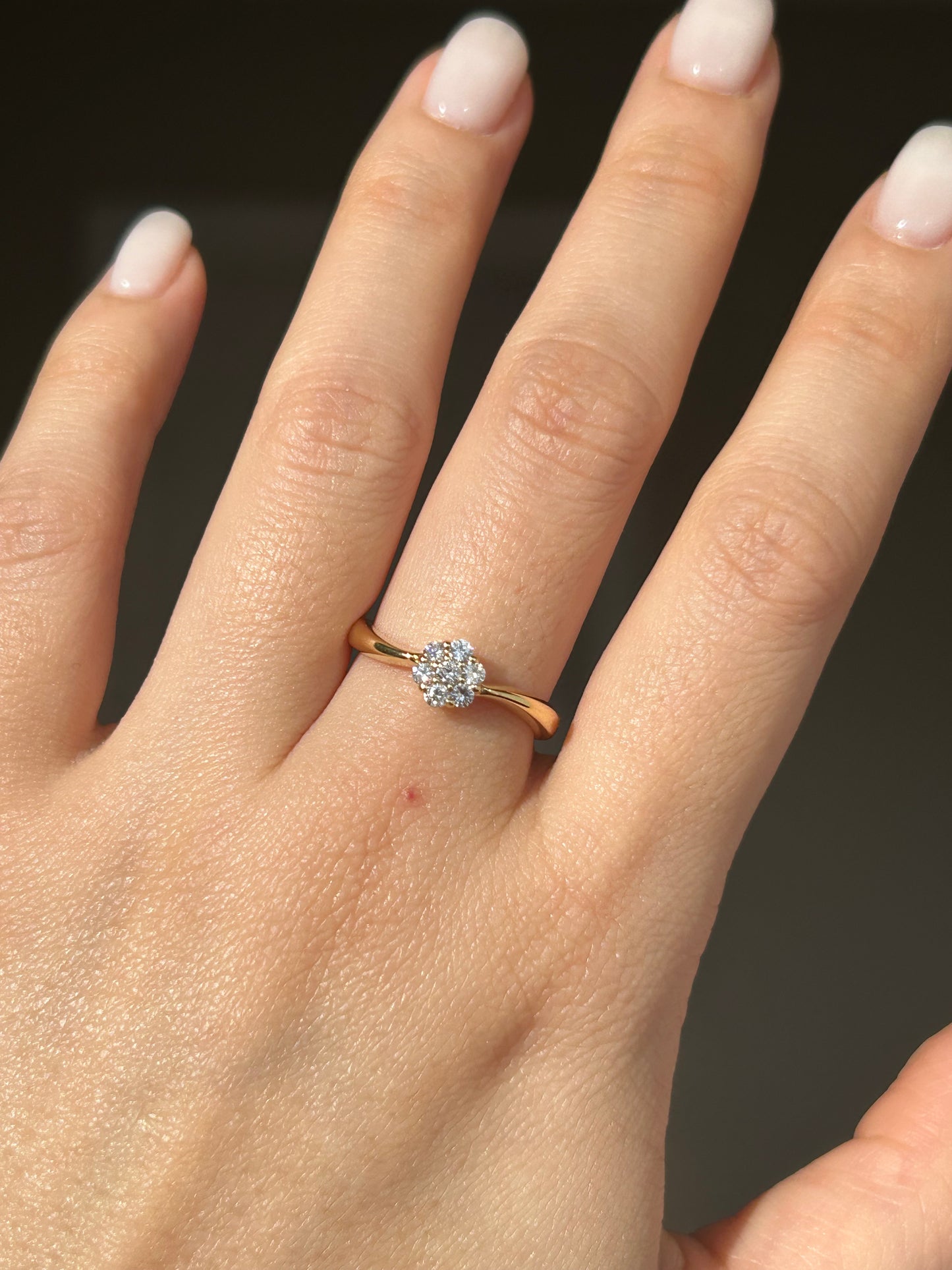 Vintage 18k Gold Diamond Flower Daisy Ring