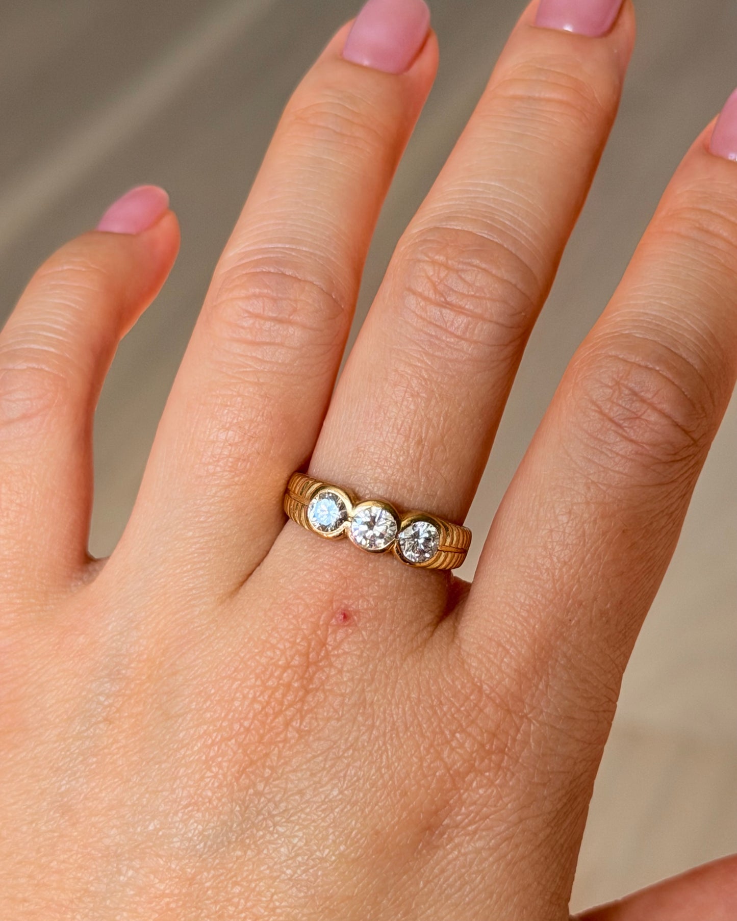 Vintage 18k Gold 1.0 CTW Bezel Set Three-Stone Diamond Ring - Ribbed Shoulder Details