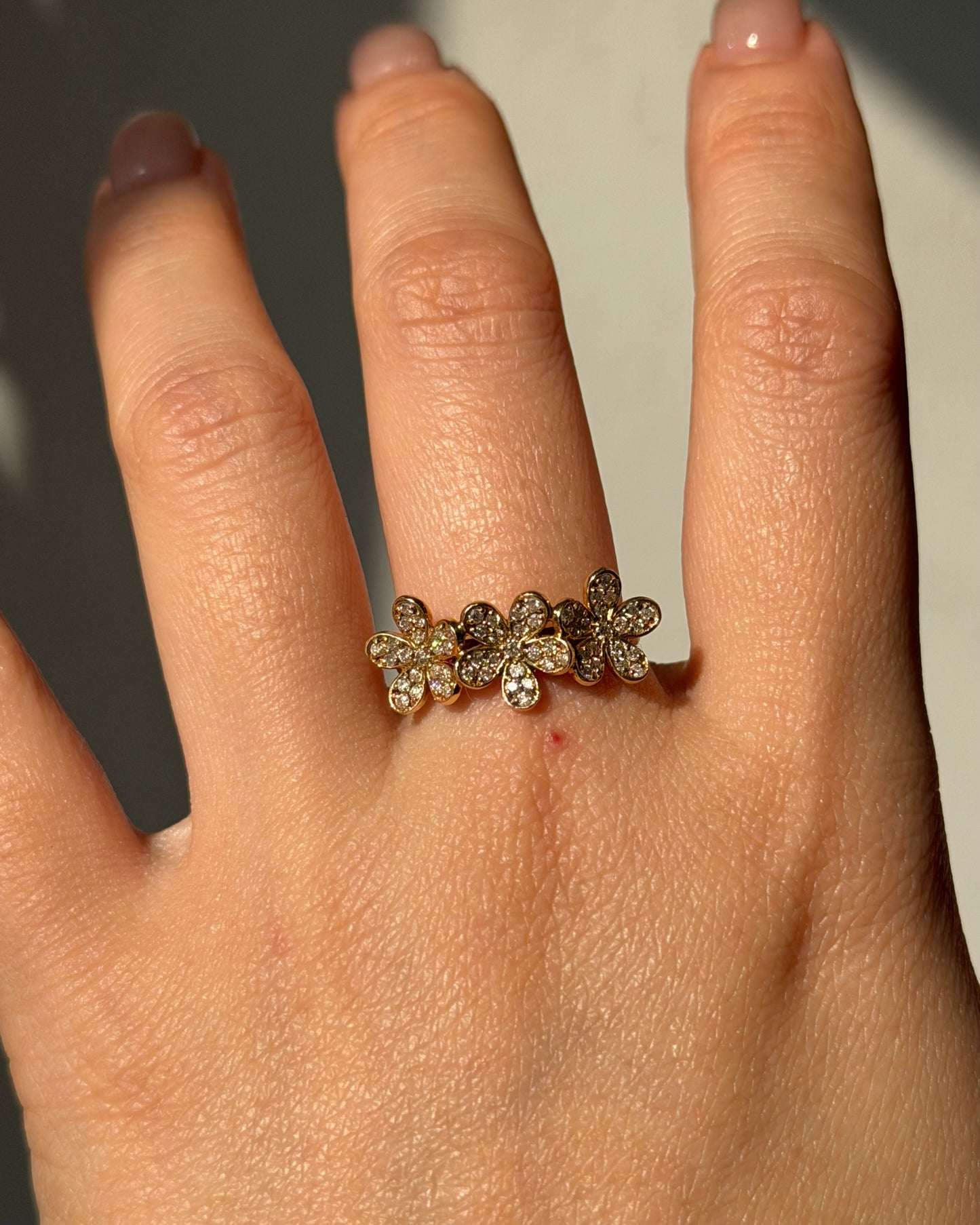 Vintage 18k Gold Triple Diamond Flower Ring