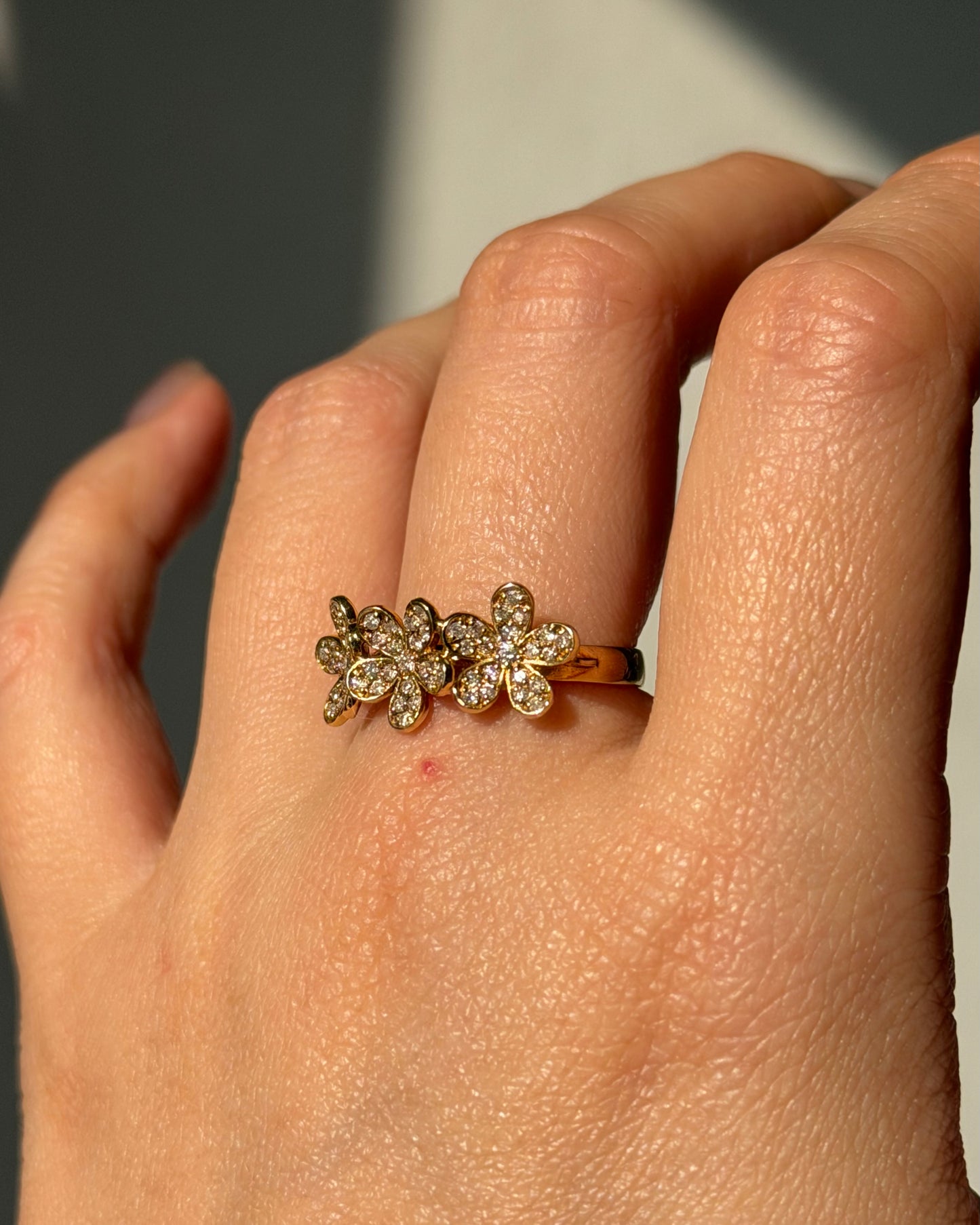 Vintage 18k Gold Triple Diamond Flower Ring