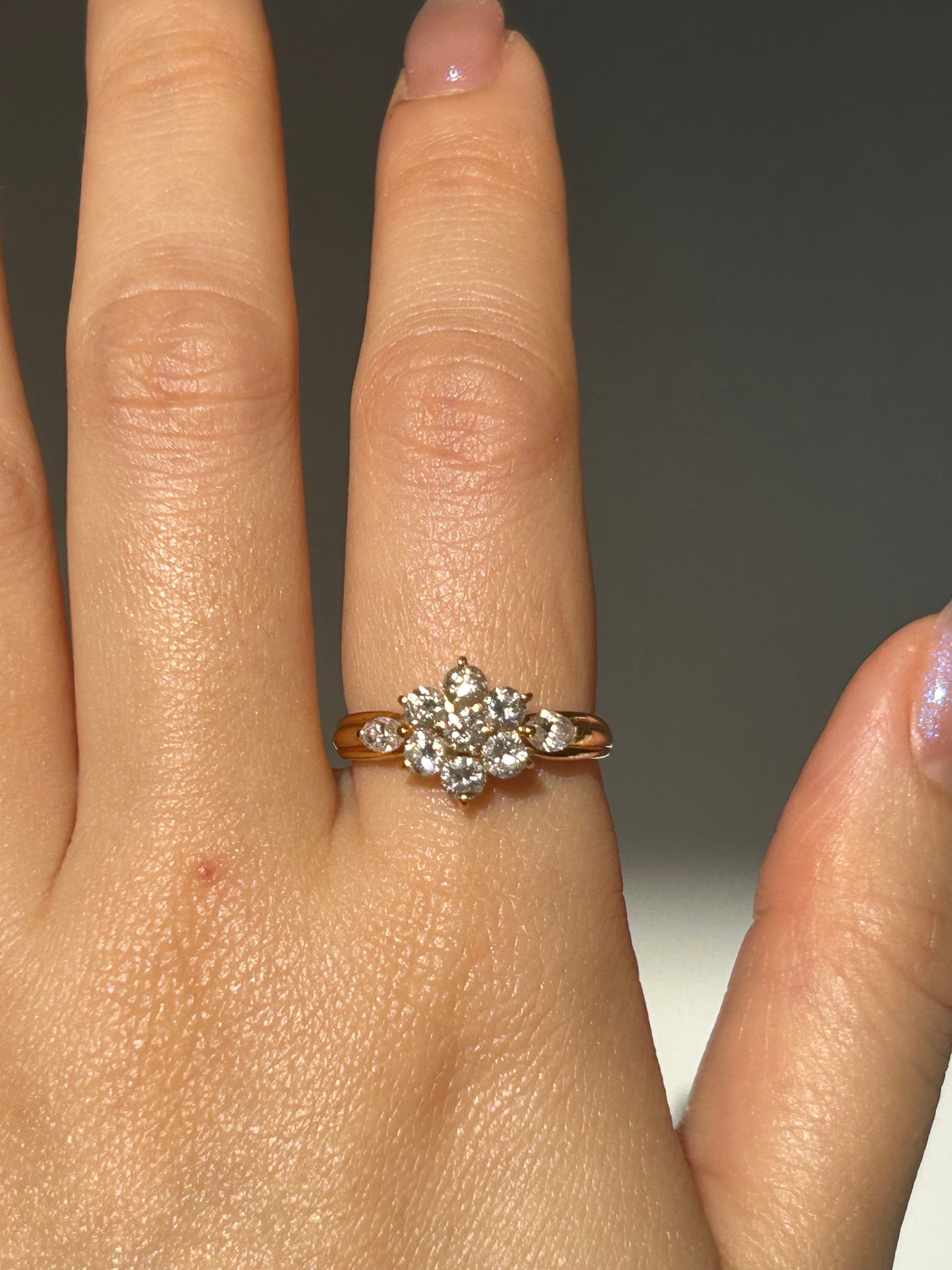 Vintage 18k Gold Diamond Flower Ring: 1 ct, US Size 7