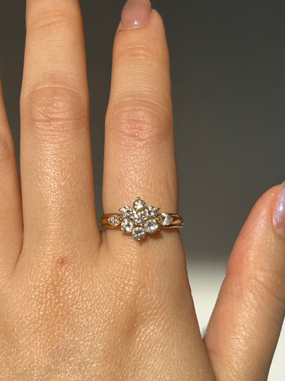 Vintage 18k Gold Diamond Flower Ring: 1 ct, US Size 7
