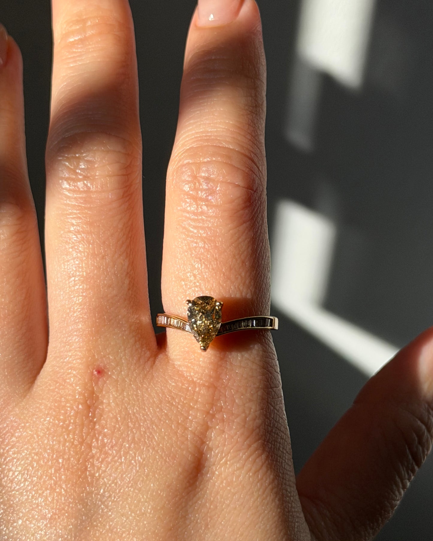 Vintage 18k Gold 1.11ct Dark Chocolate Brown Pear Cut Diamond Ring - Brown Baguette Diamond Shoulders