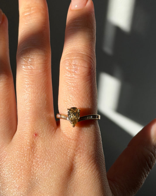 Vintage 18k Gold 1.11ct Dark Chocolate Brown Pear Cut Diamond Ring - Brown Baguette Diamond Shoulders
