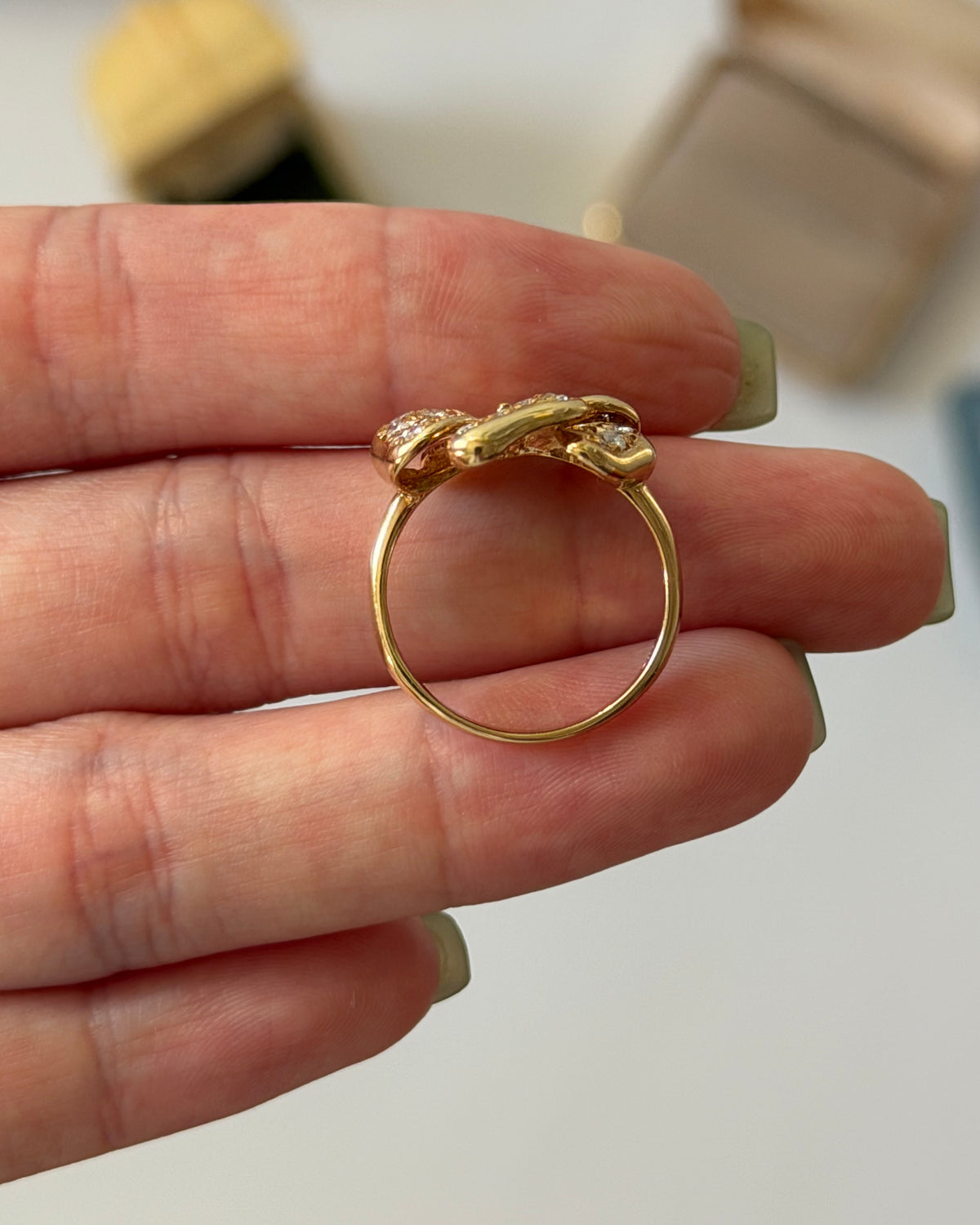 Vintage 18k Gold Diamond Pave Flower Petals Ring