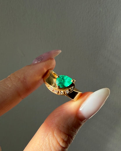 Vintage 18k Gold Floating Pear Cut Emerald Wavy Ring
