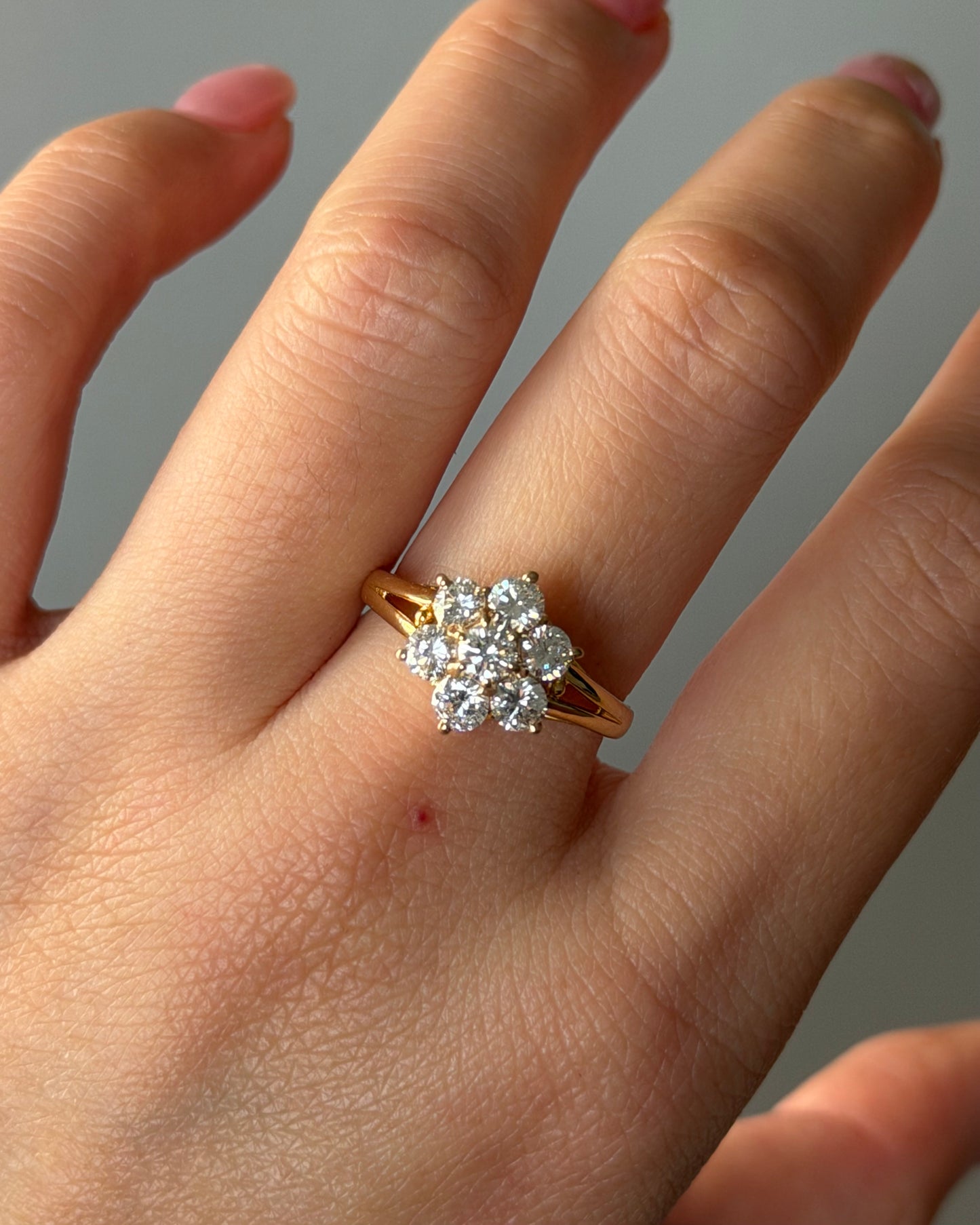 Vintage 18k Gold Diamond Flower Cluster Ring
