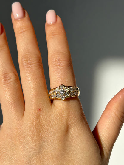 Vintage 18k Diamond Flower Chunky Ring