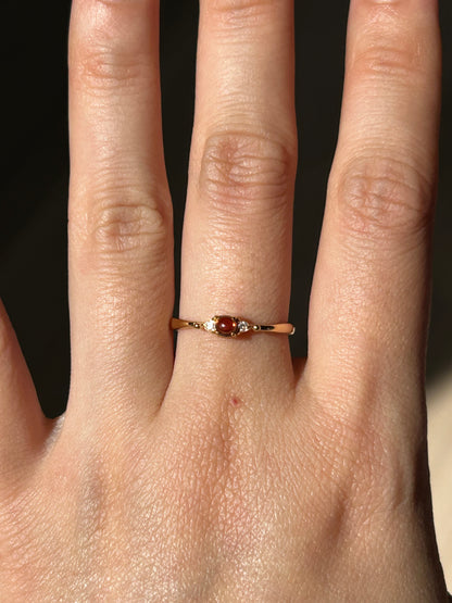 Vintage 18k Yellow Gold Orange Garnet Dainty Ring: US Size 6.25
