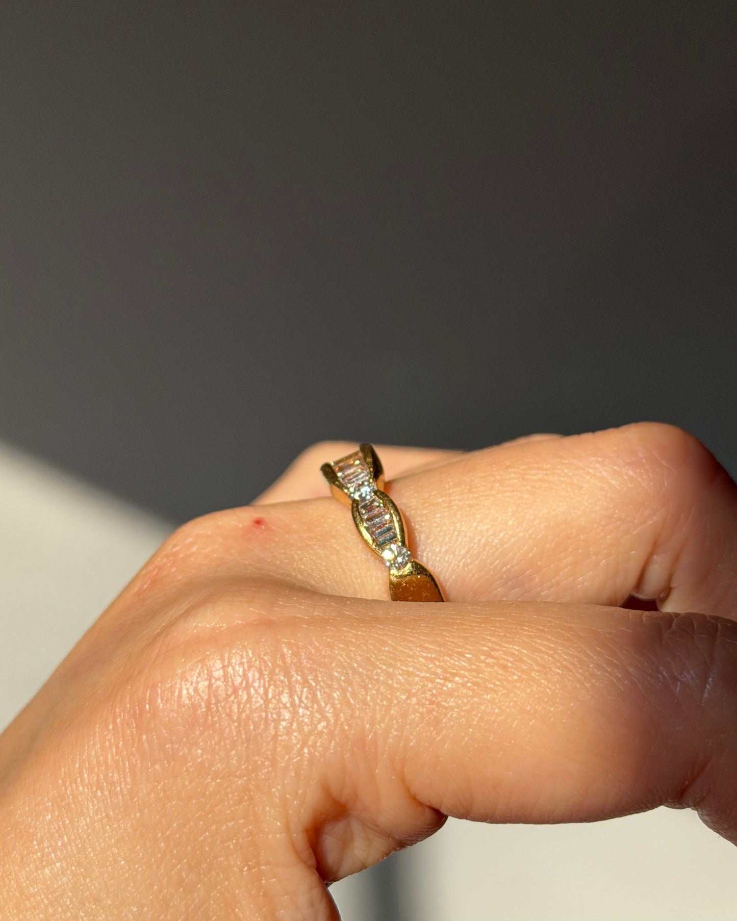 Vintage 18k Gold Scalloped Edge Channel Set Baguette and Round Diamond Ring
