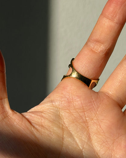 Modern Estate 18k Gold Sculptural Line Statement Diamond Ring