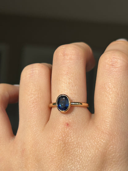 Modern 18k Gold Bezel Set Deep Blue Sapphire Ring