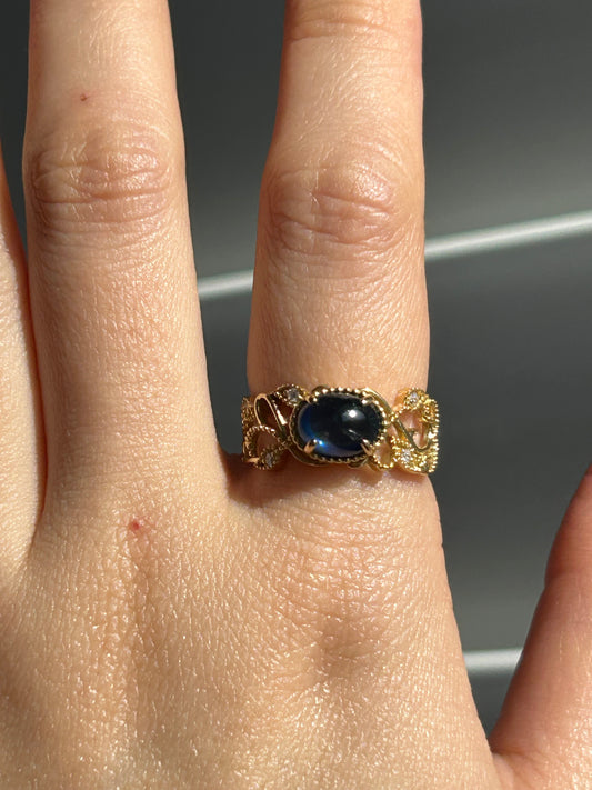 Vintage 18k Sapphire Cabochon Ornate Ring: US size 6.25