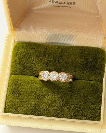 Vintage 18k Gold 1.0 CTW Bezel Set Three-Stone Diamond Ring - Ribbed Shoulder Details