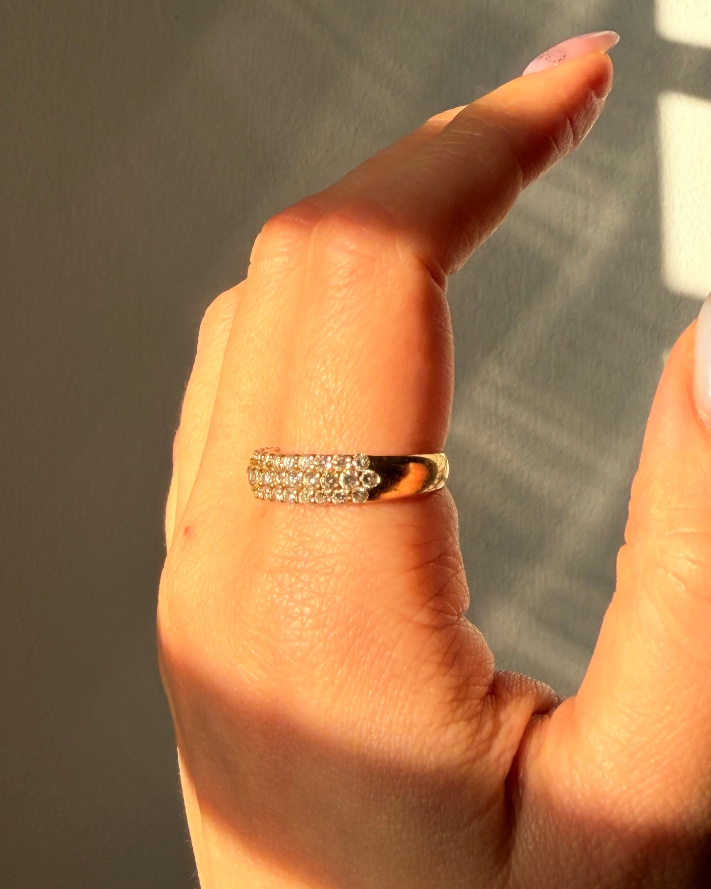 Vintage 18k Gold Diamond Pave Donut Ring