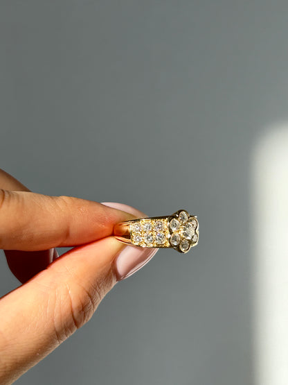 Vintage 18k Diamond Flower Chunky Ring