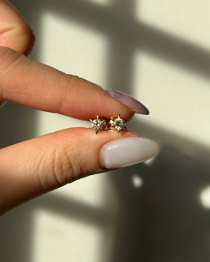 Vintage 18k Gold 0.16ct/0.16ct Diamond Stud Earrings