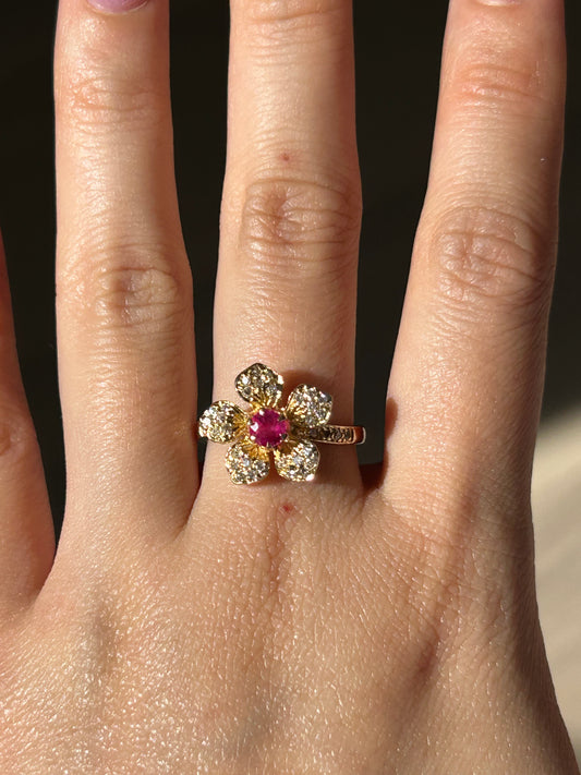 Vintage 18k Cherry Blossom Flower Ring: Size 6.75