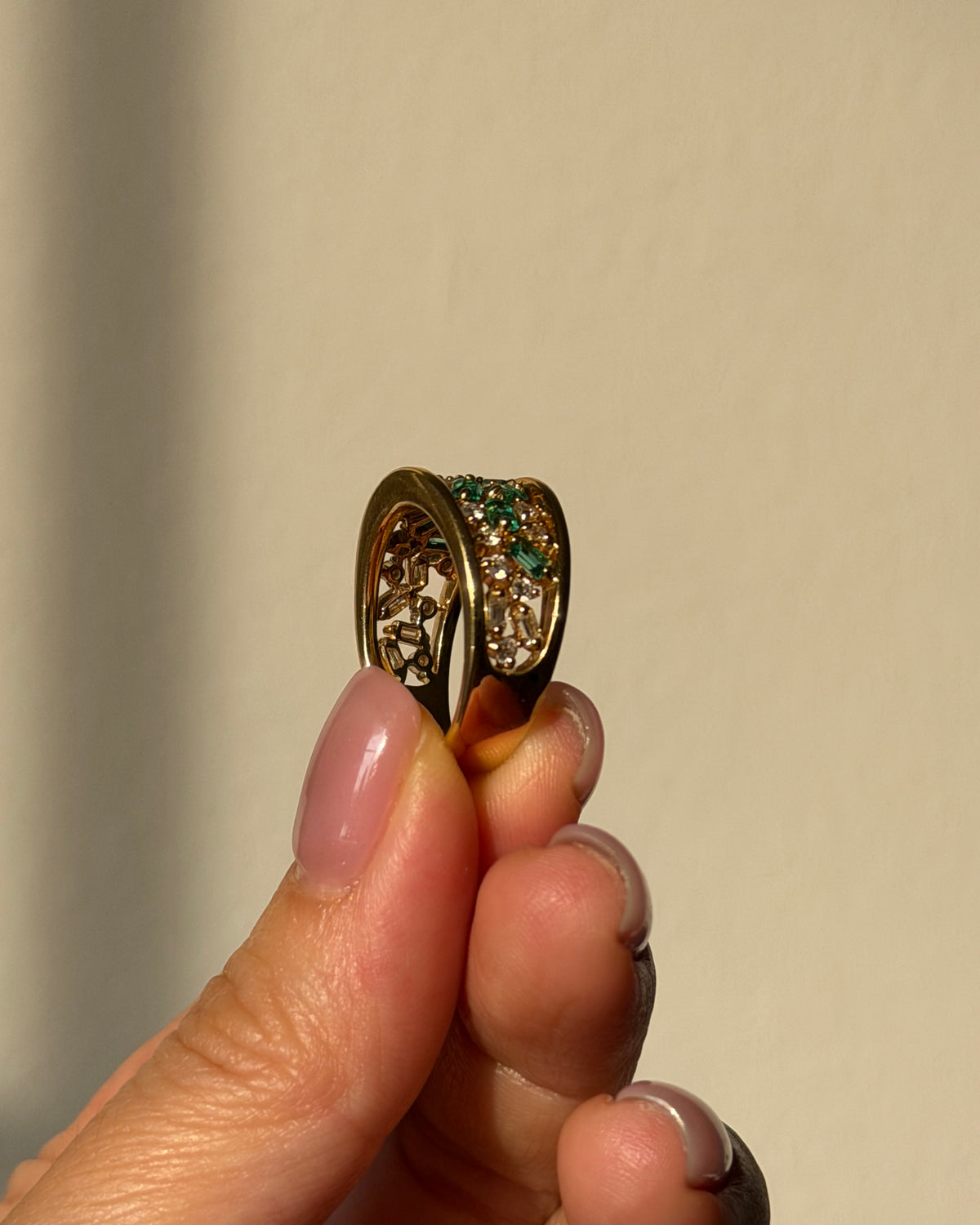 Vintage 18k Gold Emerald and Diamond Scattered Dome Ring