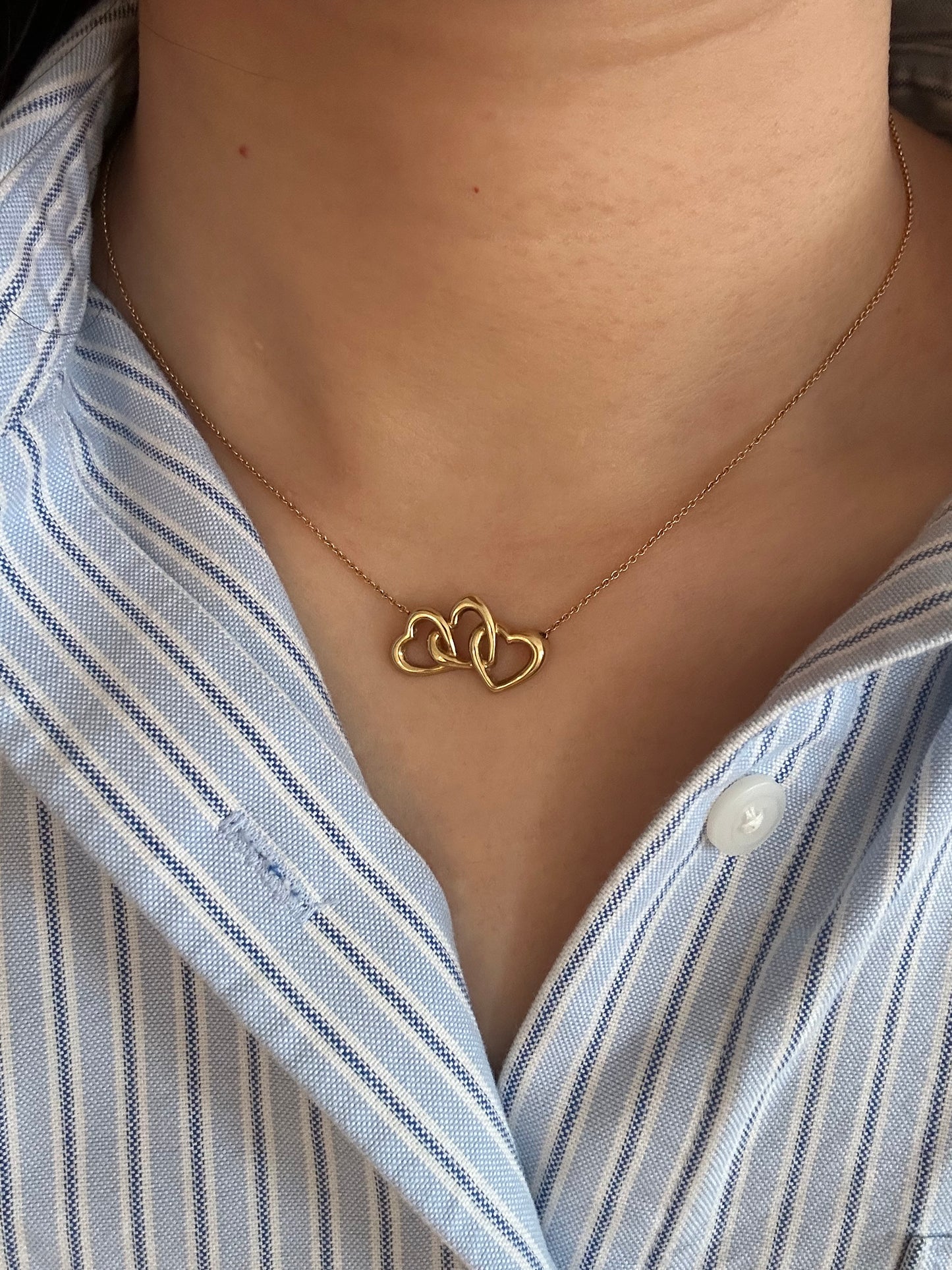 Vintage 18k Gold Tiffany & Co Three Interlocking Hearts Necklace