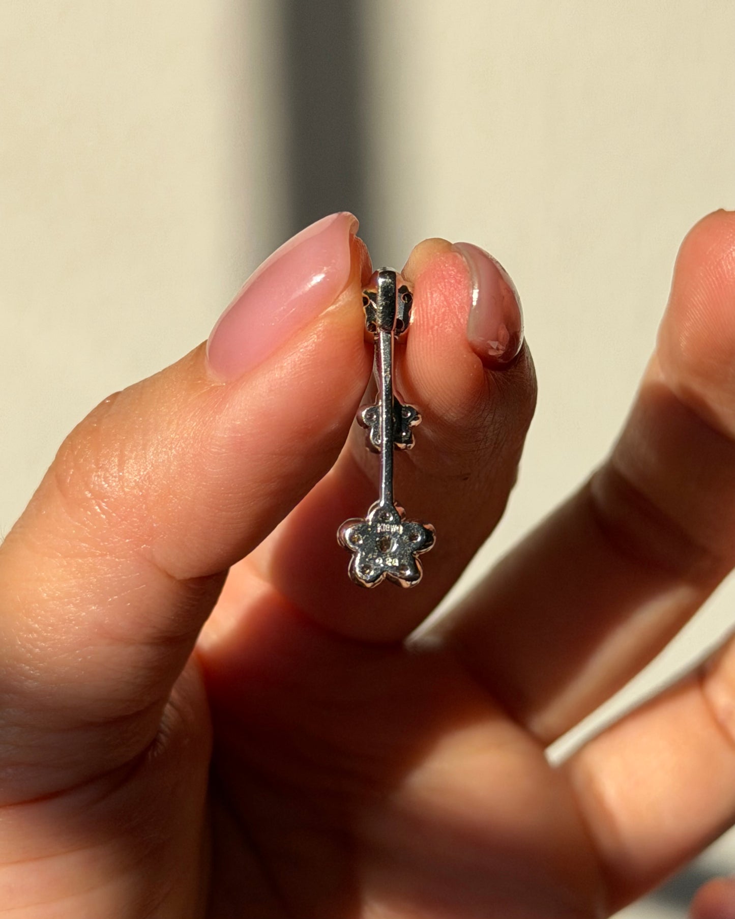 Vintage 18k WG Diamond Flower Bar Swinging Pendant