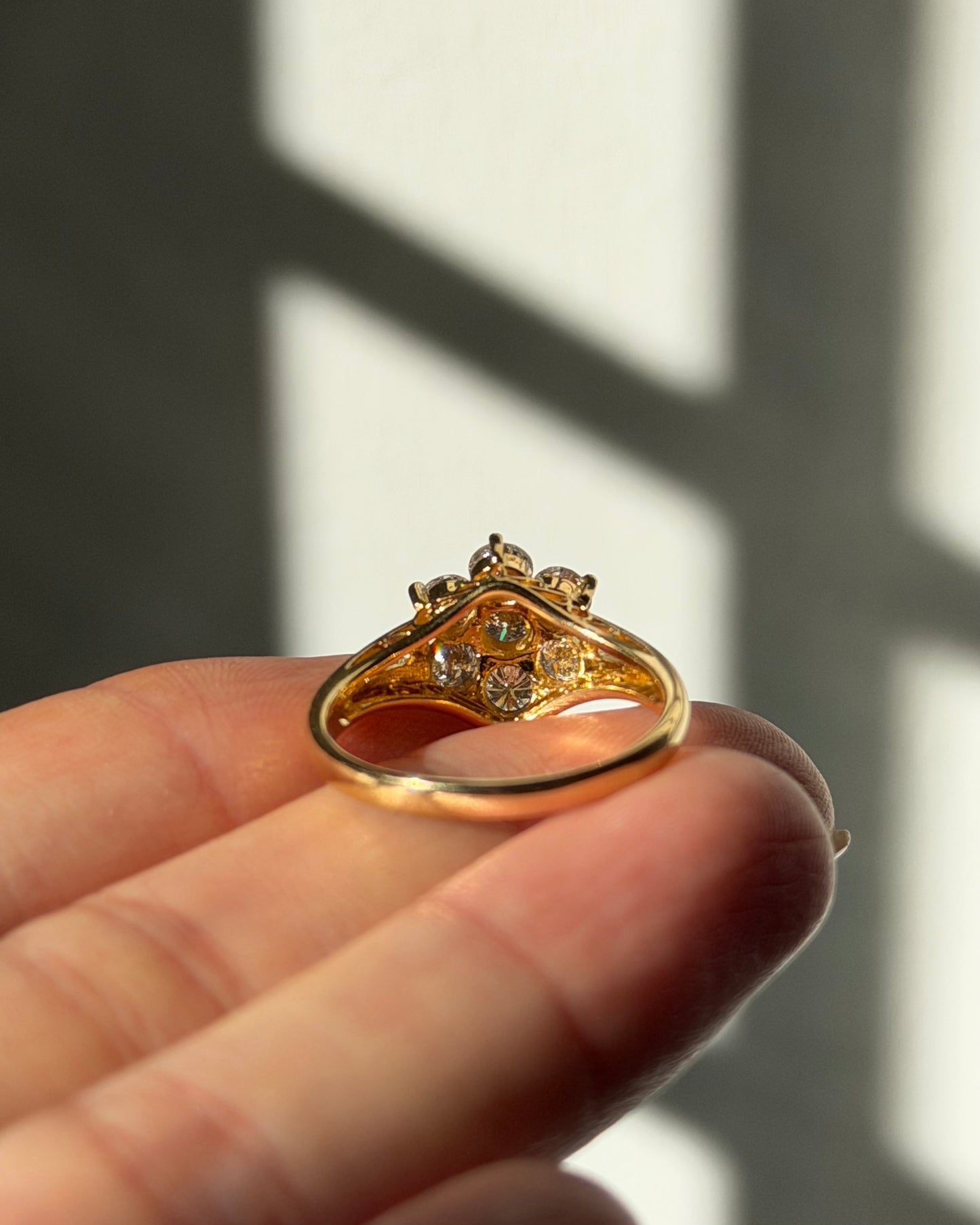 Vintage 18k Gold Diamond Flower Cluster Ring