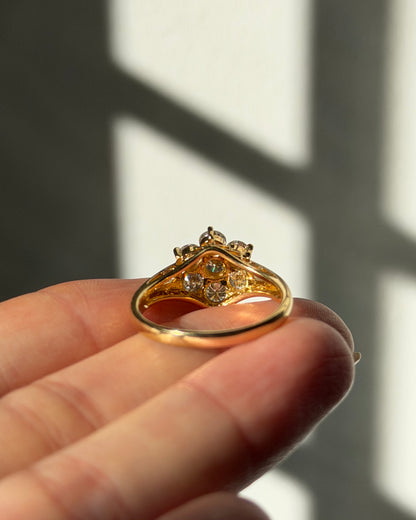 Vintage 18k Gold Diamond Flower Cluster Ring