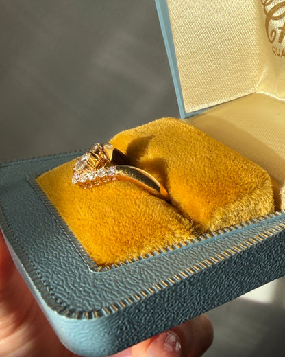 Vintage 18k Gold 0.73 CTW Diamond Swirly Ring