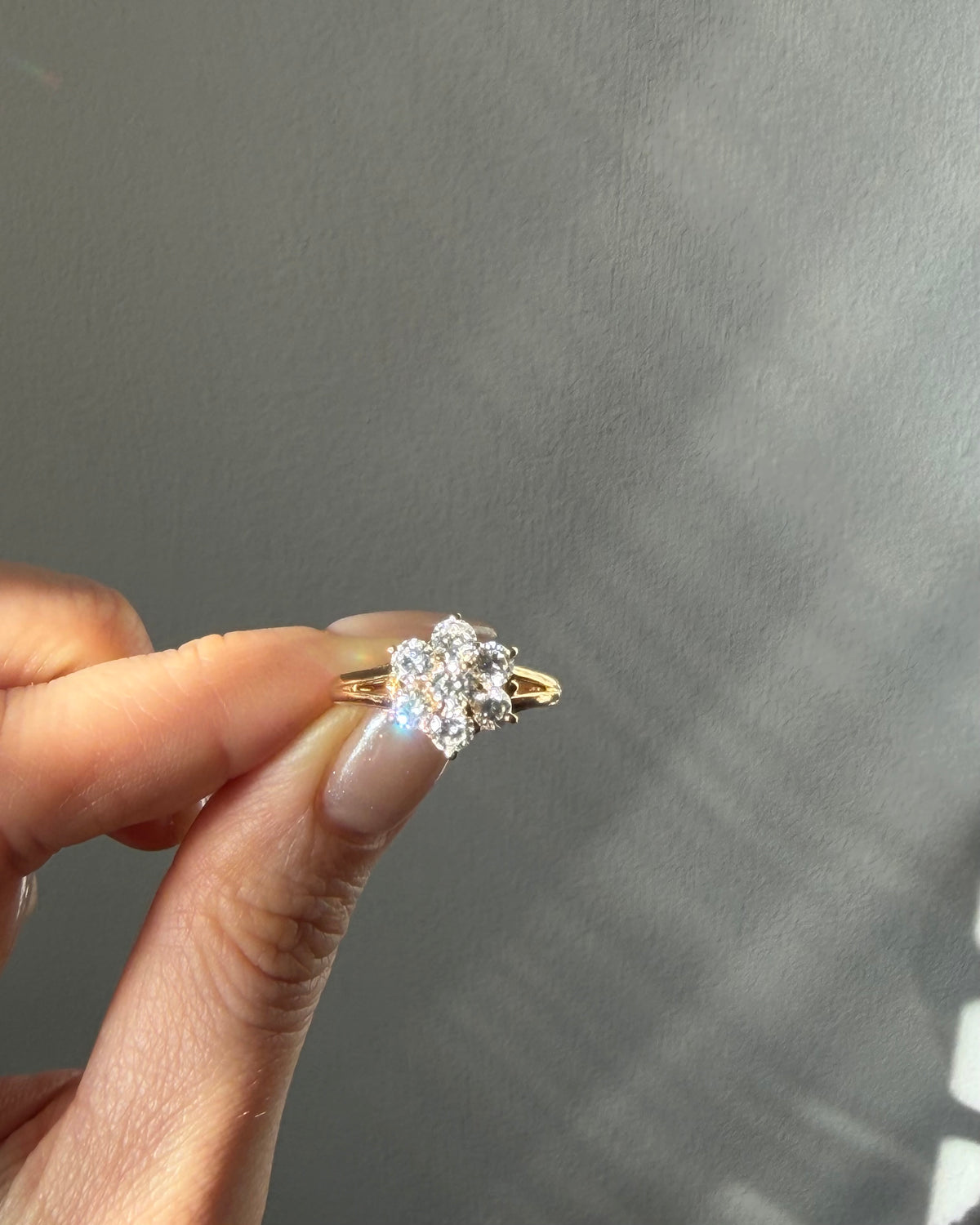 Vintage 18k Gold Diamond Flower Cluster Ring