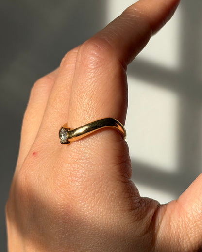 Vintage 18k Gold Light Yellow Diamond Curvy Chevron Ring