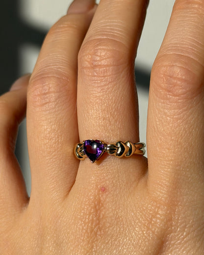 Vintage 14k Gold Cabochon Amethyst Heart Ring - Heart Shoulder Details