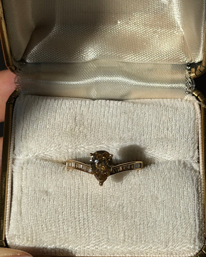 Vintage 18k Gold 1.11ct Dark Chocolate Brown Pear Cut Diamond Ring - Brown Baguette Diamond Shoulders