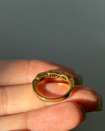 Vintage 18k Gold Round And Baguette Diamond Scalloped Edge Stackable Band