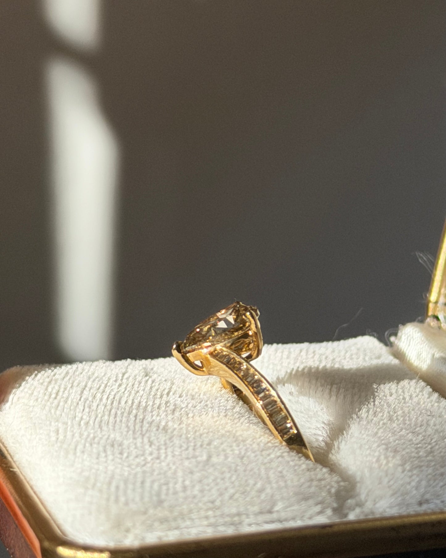Vintage 18k Gold 1.11ct Dark Chocolate Brown Pear Cut Diamond Ring - Brown Baguette Diamond Shoulders