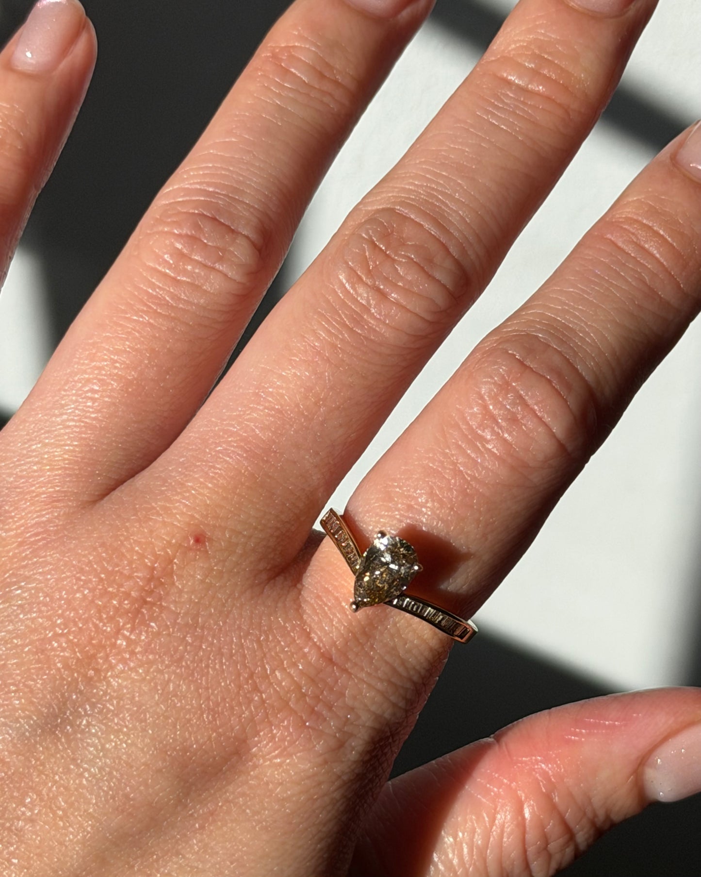 Vintage 18k Gold 1.11ct Dark Chocolate Brown Pear Cut Diamond Ring - Brown Baguette Diamond Shoulders