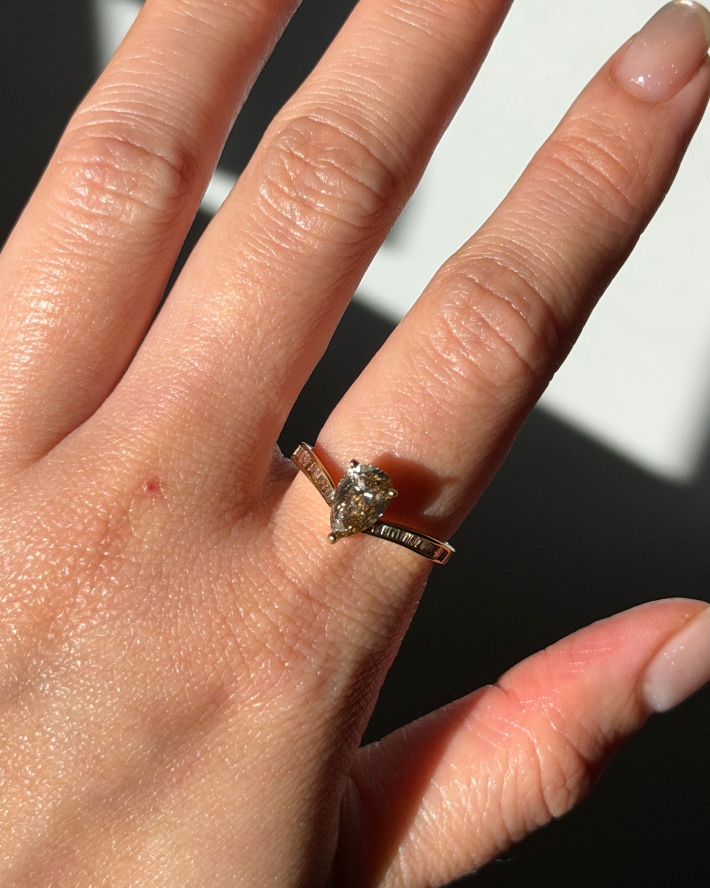 Vintage 18k Gold 1.11ct Dark Chocolate Brown Pear Cut Diamond Ring - Brown Baguette Diamond Shoulders