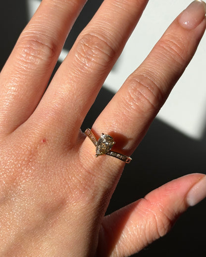 Vintage 18k Gold 1.11ct Dark Chocolate Brown Pear Cut Diamond Ring - Brown Baguette Diamond Shoulders